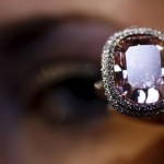 “Soi” viên kim cương hồng giá khủng 510 tỷ đồng