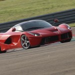 Toàn bộ tiền bán siêu xe Ferrari LaFerrari cuối cùng dùng để ủng hộ