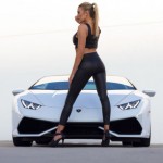 Chân dài xinh đẹp bên siêu xe Lamborghini Huracan