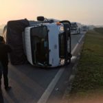 Xe tải bị đổ giữa đường cao tốc Hà Nội – Thái Nguyên