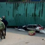 Hiện trường vụ tai nạn xe container bị đổ đè nát xe Toyota Yaris