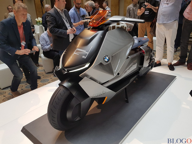 Siêu xe máy tay ga BMW Concept Link cực sang trọng - Baoxehoi