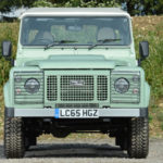 Mr. Bean rao bán xe sang Land Rover Defender bản cuối cùng