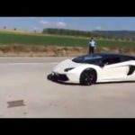 Siêu xe Lamborghini ở ALBANIA độ pô kêu to như máy bay phản lực