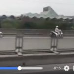 Rợn người 4 xe máy cùng đi ngược chiều trên cao tốc ở Hà Nội