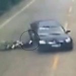 Người phụ nữ đi xe máy bị ngã khiến xe tải chèn qua đầu