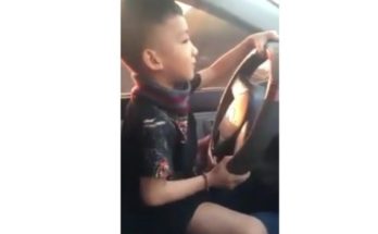 Bố dạy con trai lái xe đường xóc khiến nhiều người phẫn nộ