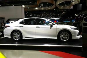 Toyota Camry 2019 được đánh giá đẹp và thể thao hơn. Tuy nhiên nhiều chuyên gia nhận thấy nó rất giống bản 2010 đẹp Nhất