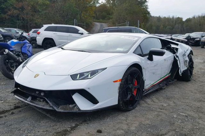 Không có tiền sửa xe, Lamborghini tai nạn bán lại giá rẻ - Baoxehoi