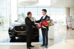 Mua xe sang trọng và đẳng cấp