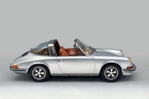Siêu xe Porsche độ da sang trọng