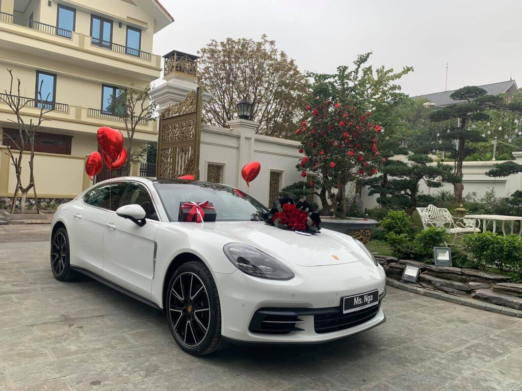 Đại gia Phú Thọ tặng xe vợ Porsche Panamera