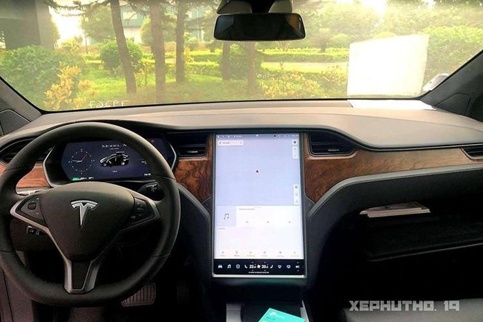 Tesla Model X hơn 7 tỷ đồng về tay đại gia Phú Thọ – Baoxehoi