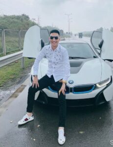 Huấn Hoa Hồng khoe BMW i8